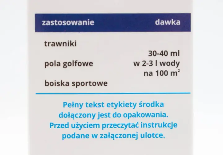 Fragment etykiety z informacją o zastosowaniu i dawkowaniu środka na trawniki, pola golfowe i boiska sportowe.