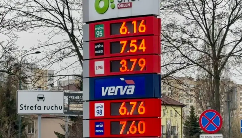 Cena paliwa diesel na Orlenie: 7,54 zł za Efecta Diesel i 7,60 zł za Verva Diesel. Obok widoczne ceny benzyny i LPG.