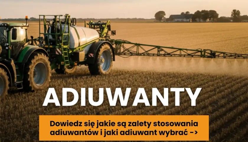 Traktor z opryskiwaczem na polu. Dowiedz się o zaletach stosowania adiuwantu doglebowego i wybierz najlepszy dla siebie.